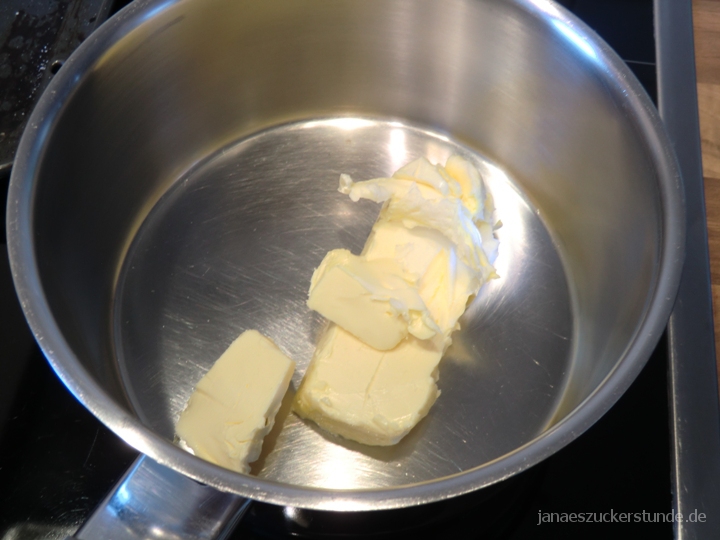 Butter für Apple Pie schmelzen