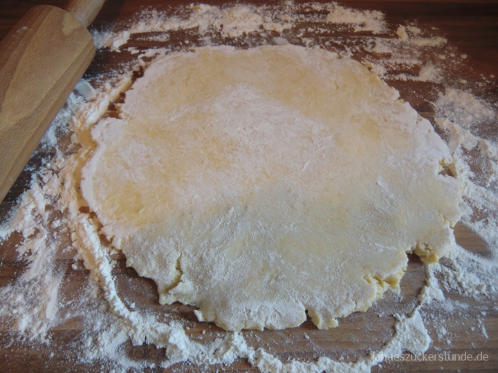 Pie Crust Teig ausrollen
