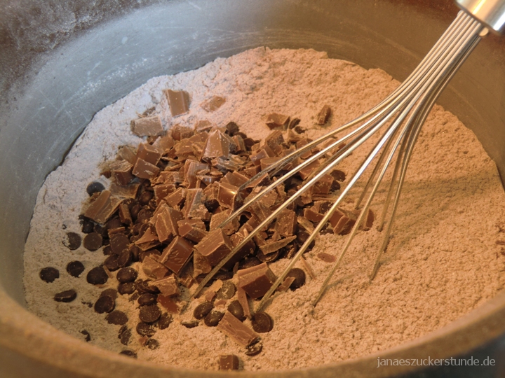 Die trockene Zutaten für die Chocolate Muffins