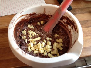 Schokoladen Stücke in Brownie Teig