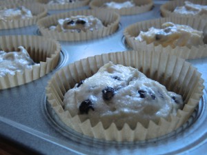 Blueberry Muffin Teig in Backförmchen