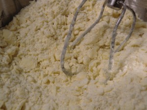 Butter in Mehl zerkleinert