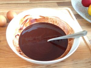 Geschmolzene Schokolade und Butter für Brownies