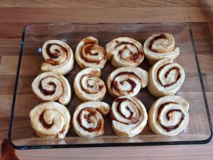 12 Cinnamon Rolls in Backform