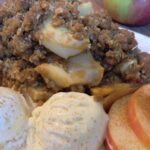 Apple Crisp mit Vanille Eis
