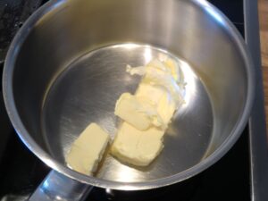 Butter für Apple Pie schmelzen