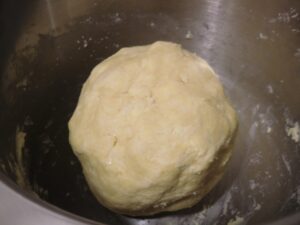 Der Teig in einem Ball geformt