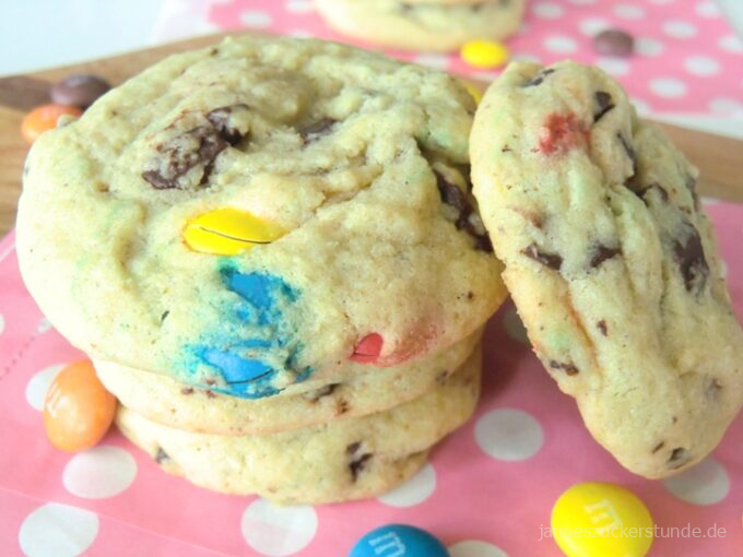 M&M Chocolate Chunk Cookies